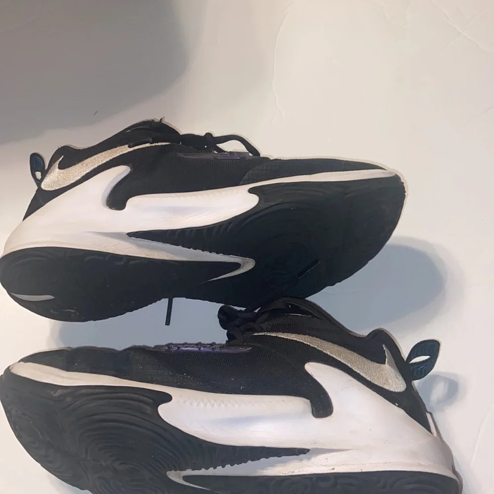 Nike Freak 3 sneakers size 6Y